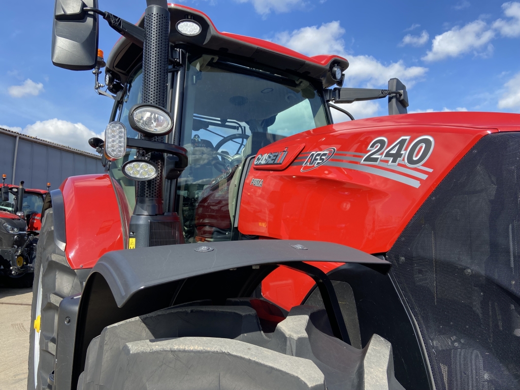 Case CVX 240