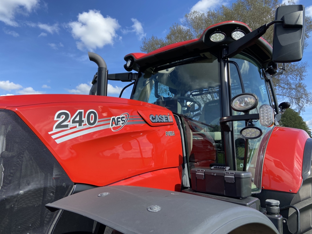 Case CVX 240
