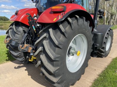 Case CVX 240