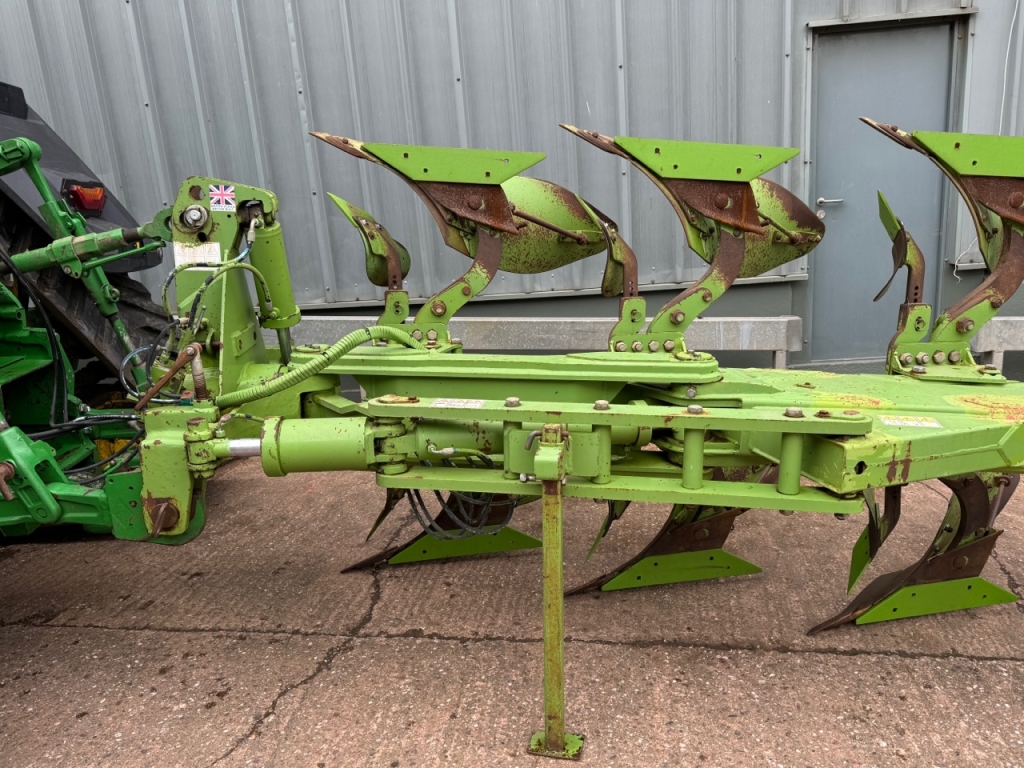 Dowdeswell 145 Series MA 8 furrow reversible plough