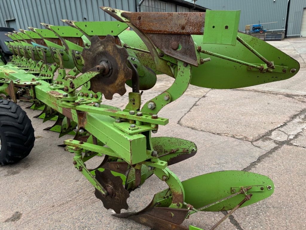 Dowdeswell 145 Series MA 8 furrow reversible plough