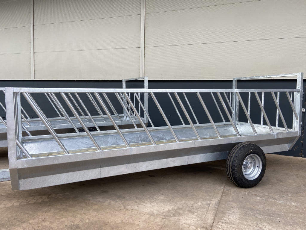 Condon Engineering silage feed trailer