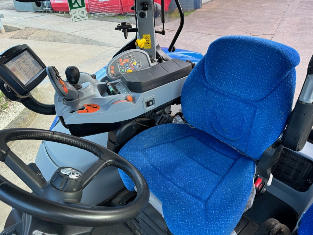 New Holland T7.200