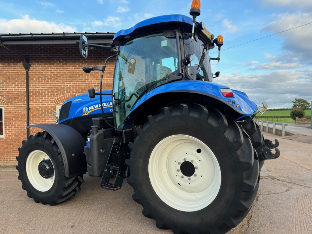 New Holland T7.200