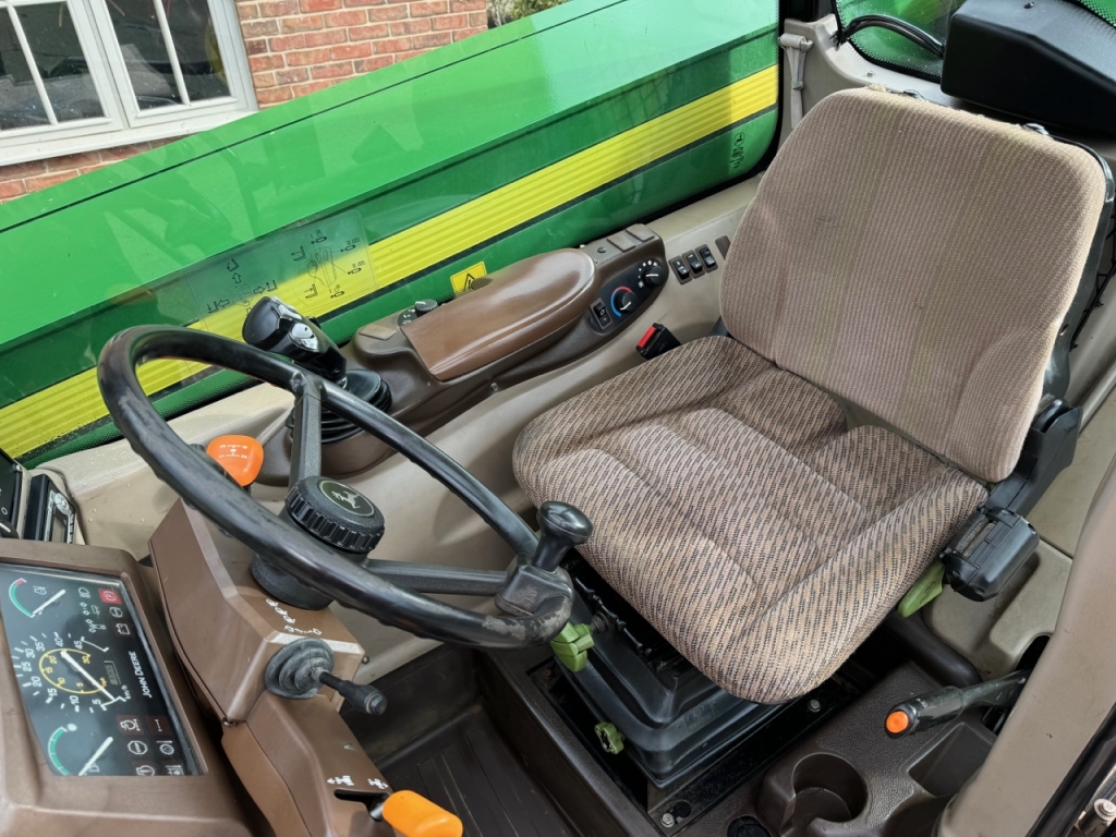 John Deere 3415