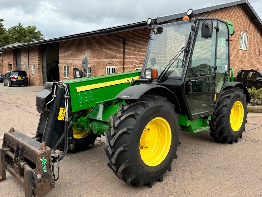 John Deere 3415