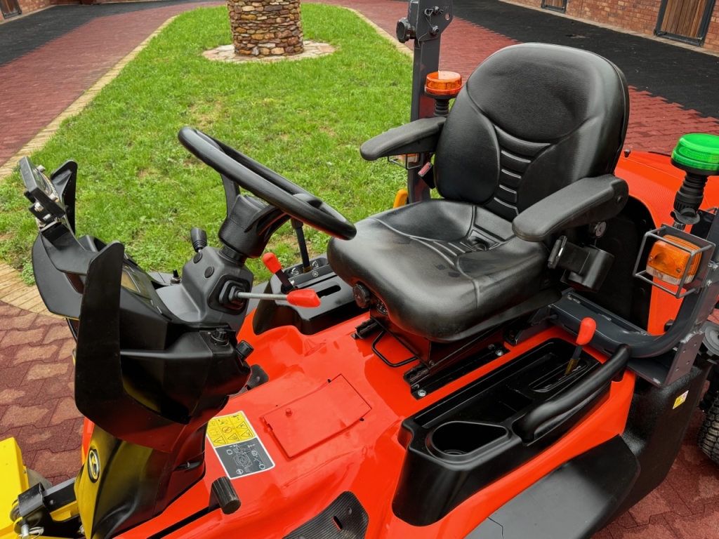 Kubota F3890 mower