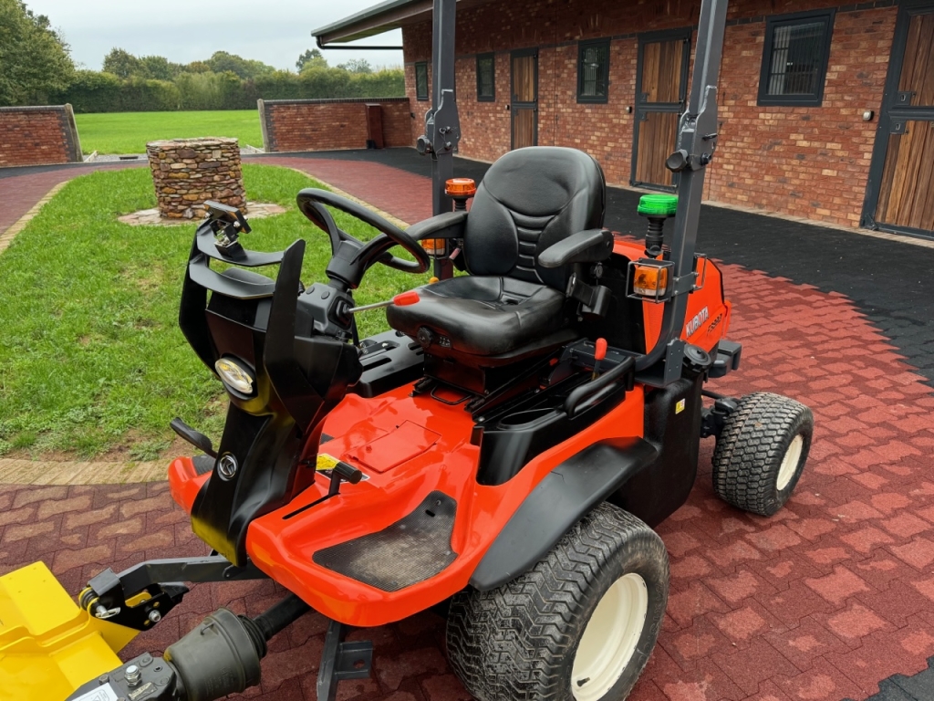 Kubota F3890 mower