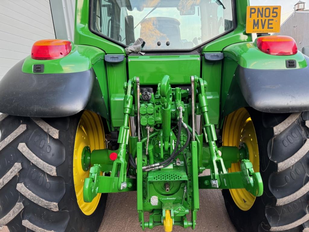 John Deere 6320