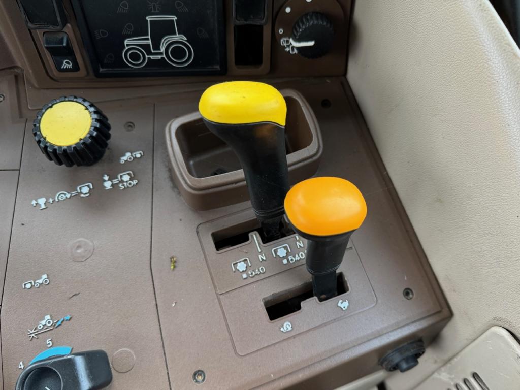 John Deere 6320