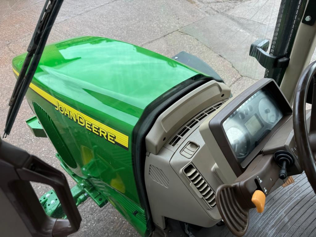 John Deere 6320