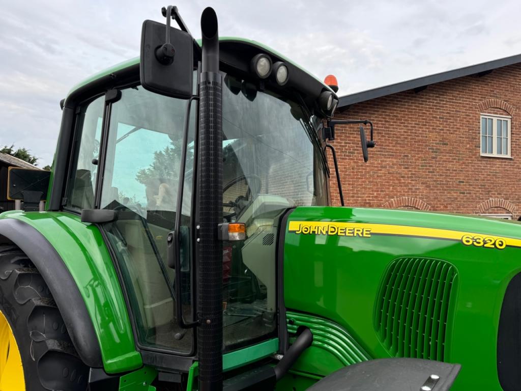 John Deere 6320