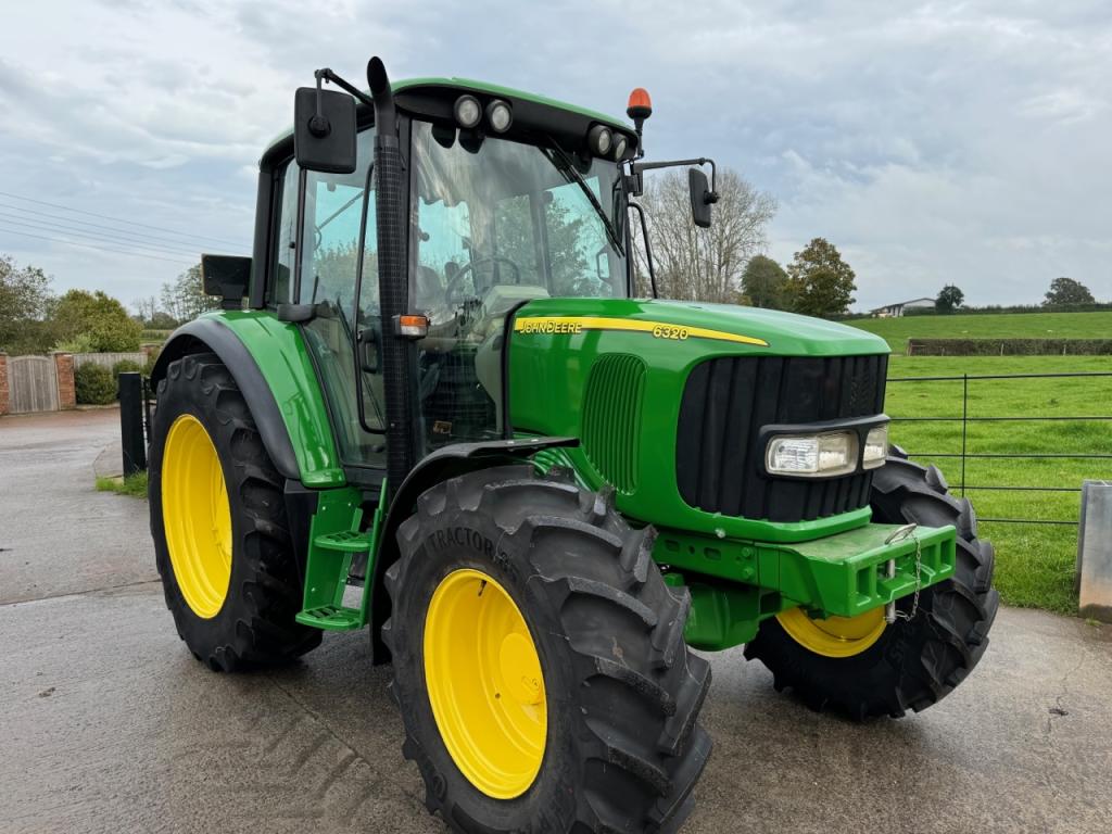 John Deere 6320