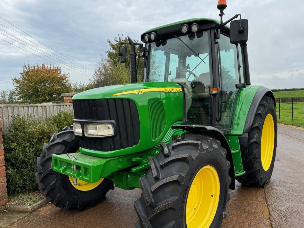 John Deere 6320