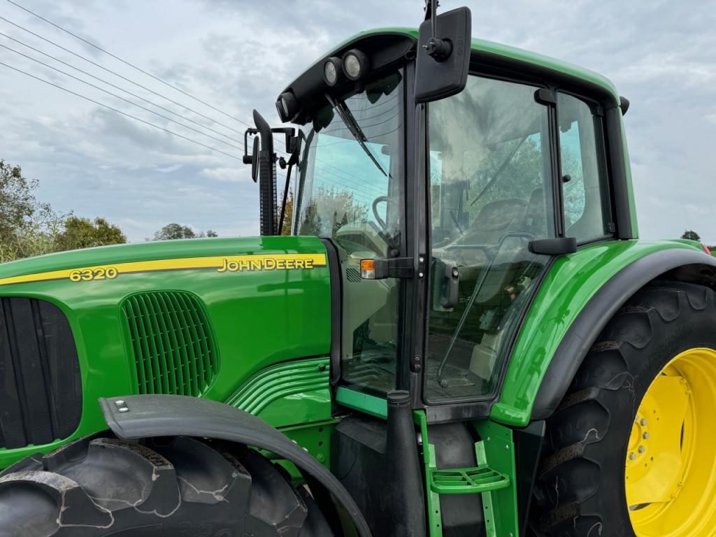John Deere 6320