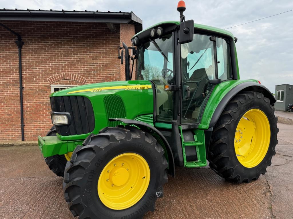John Deere 6320