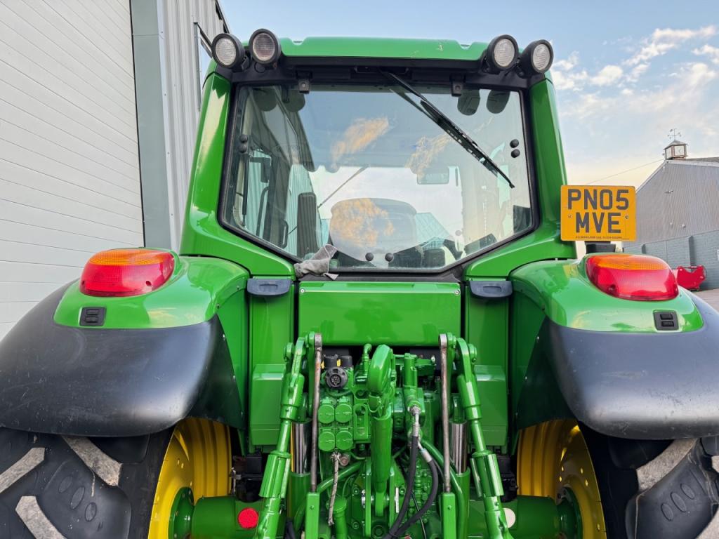 John Deere 6320