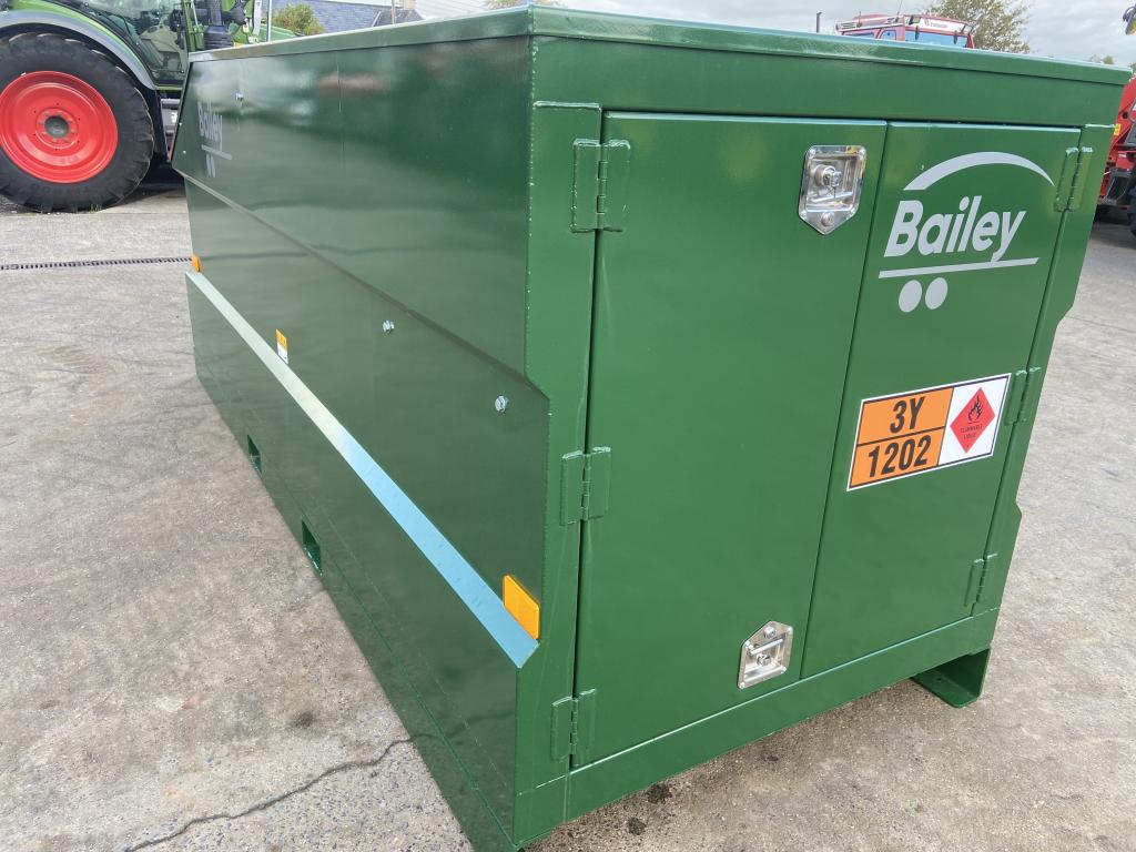 Bailey 2000LT fuel bowser