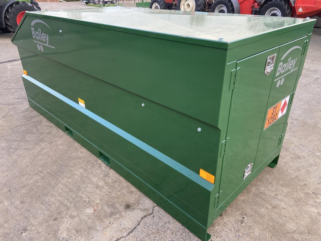Bailey 2000LT fuel bowser