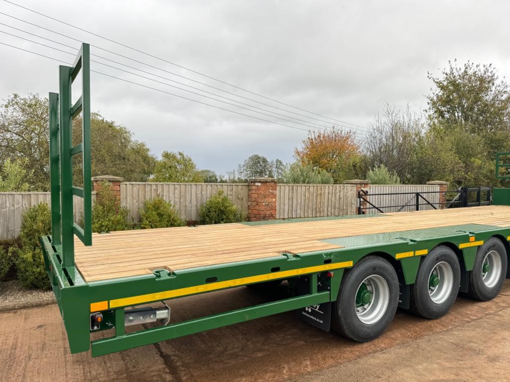 Bailey Flat Deck Tri-axle trailer