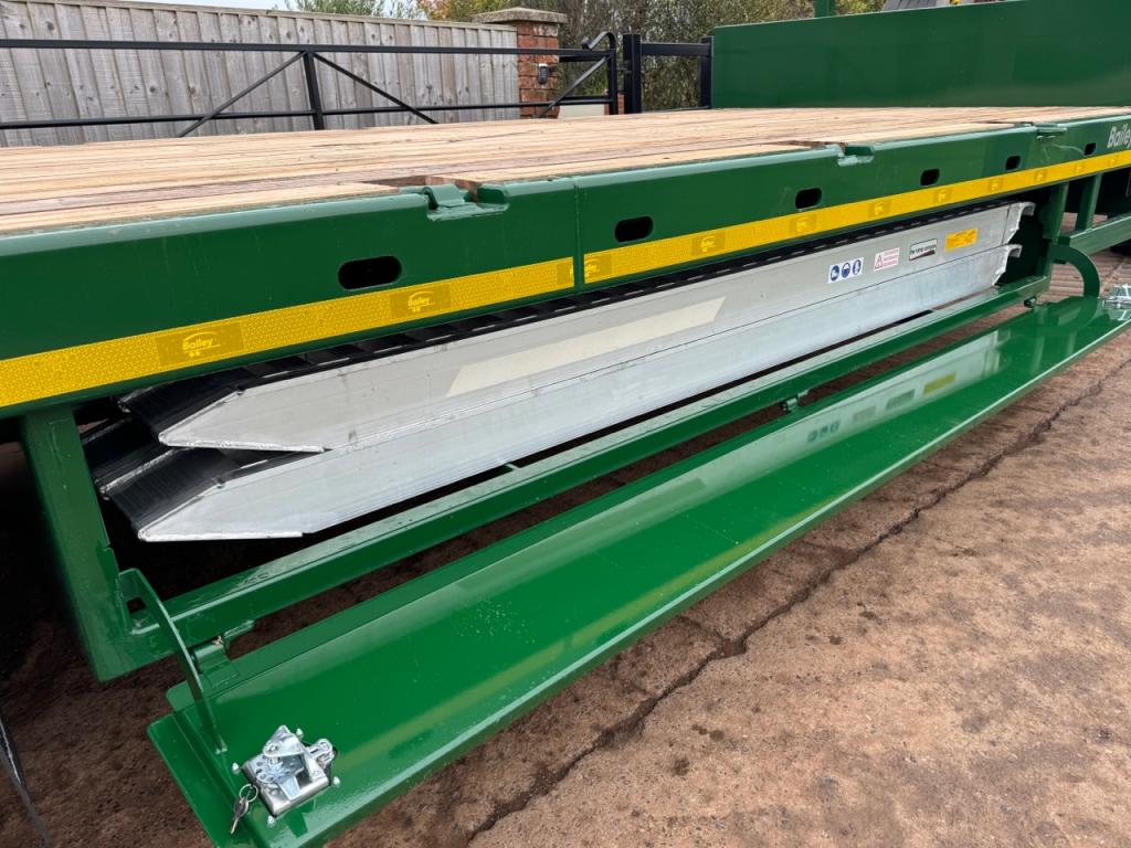 Bailey Flat Deck Tri-axle trailer