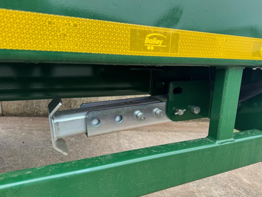 Bailey Flat Deck Tri-axle trailer