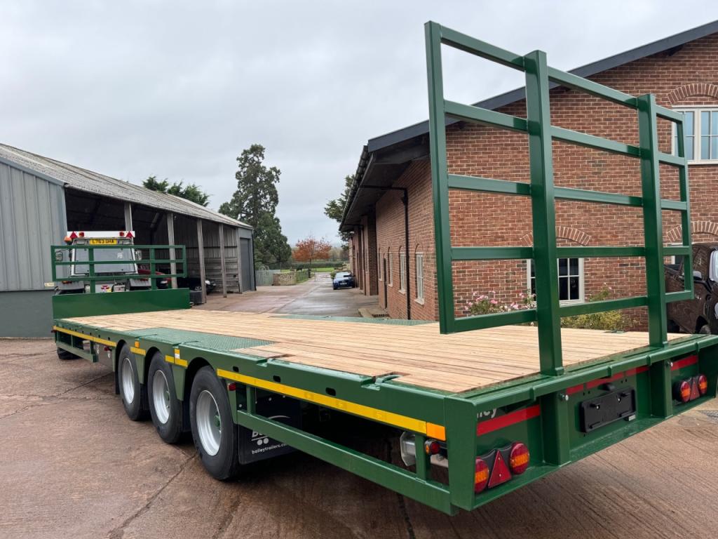 Bailey Flat Deck Tri-axle trailer