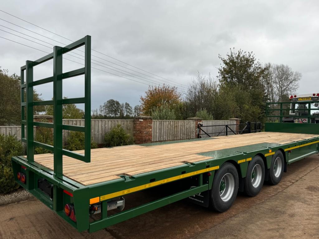 Bailey Flat Deck Tri-axle trailer