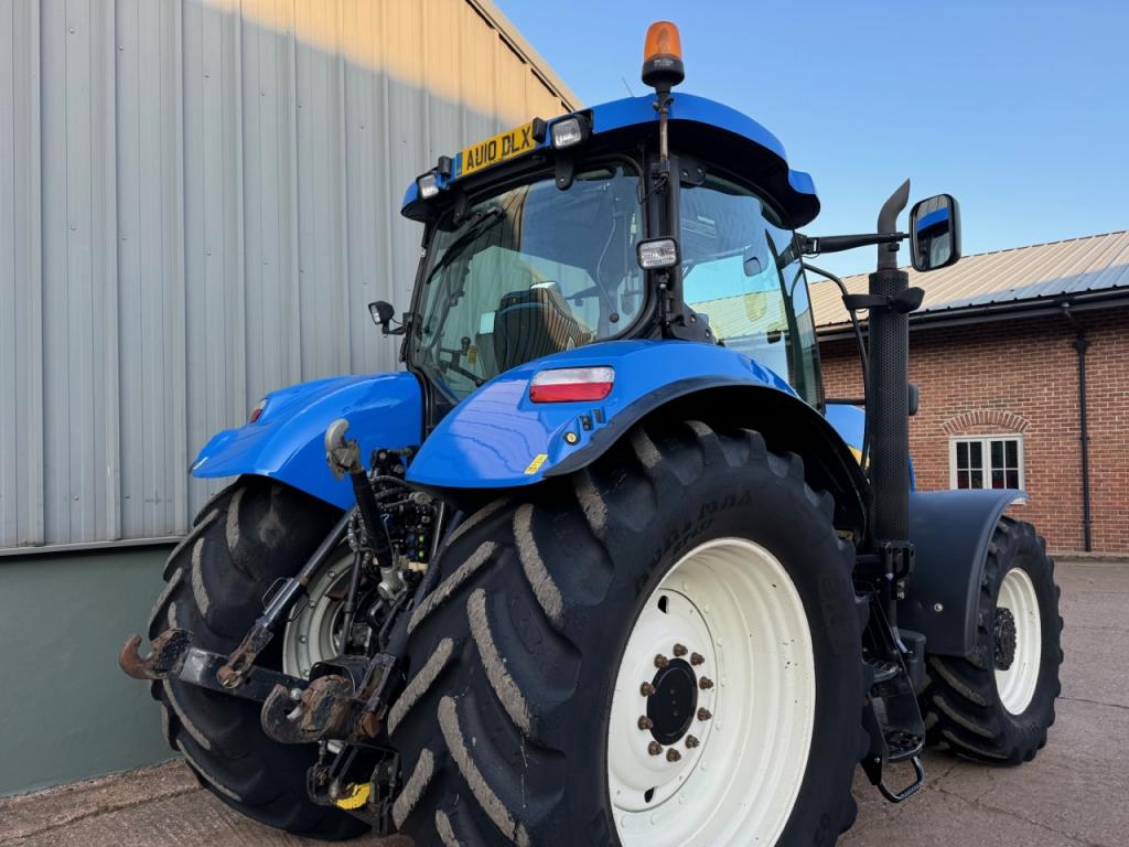 New Holland T7040