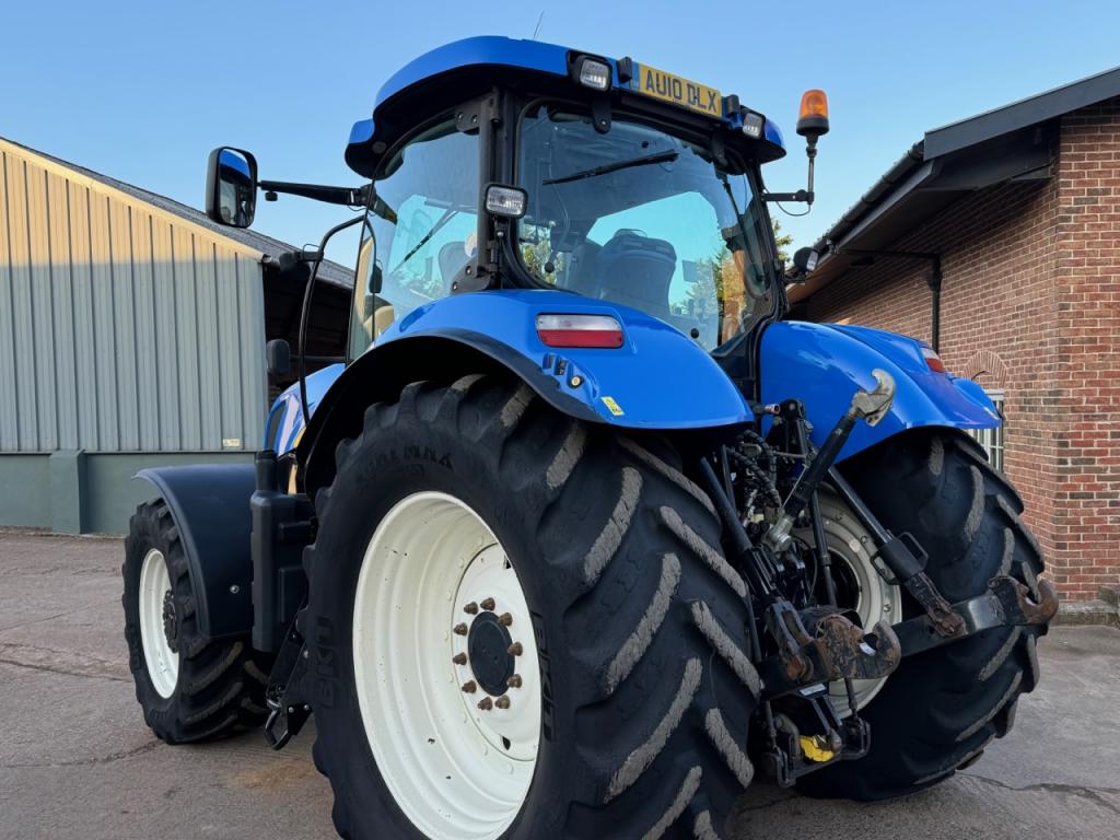 New Holland T7040