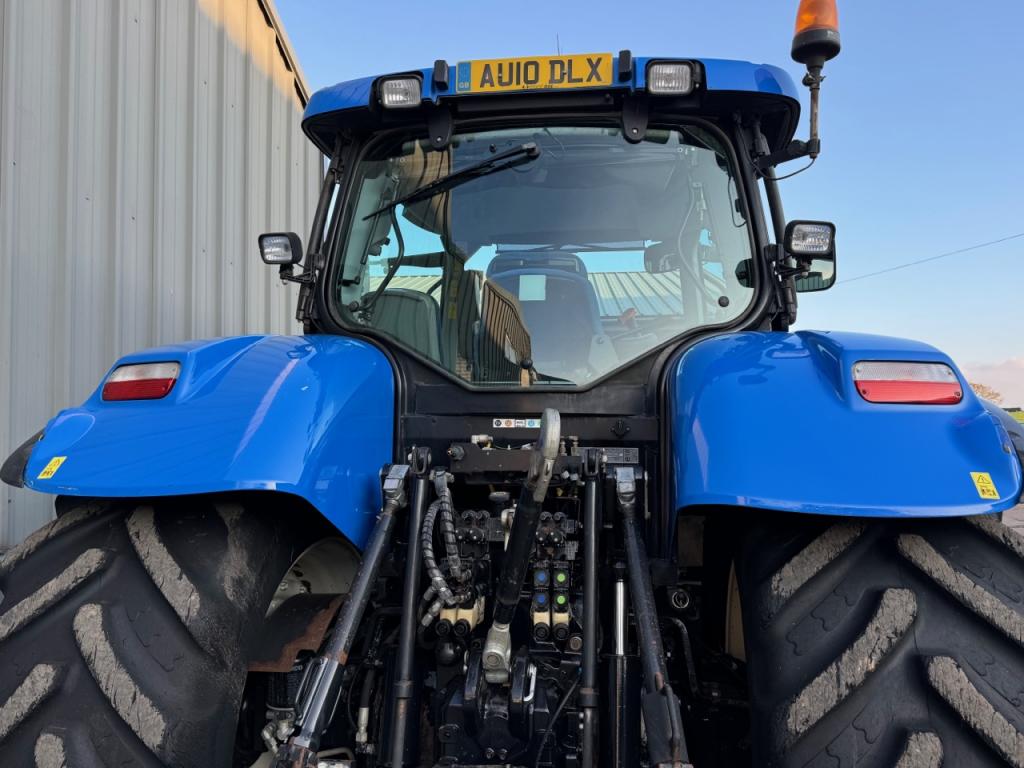 New Holland T7040