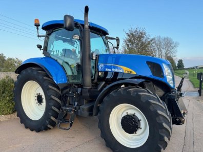 New Holland T7040