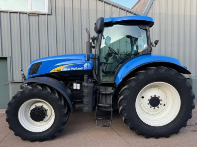 New Holland T7040