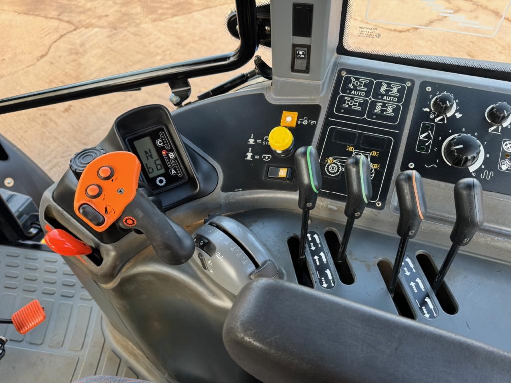 New Holland TM 155
