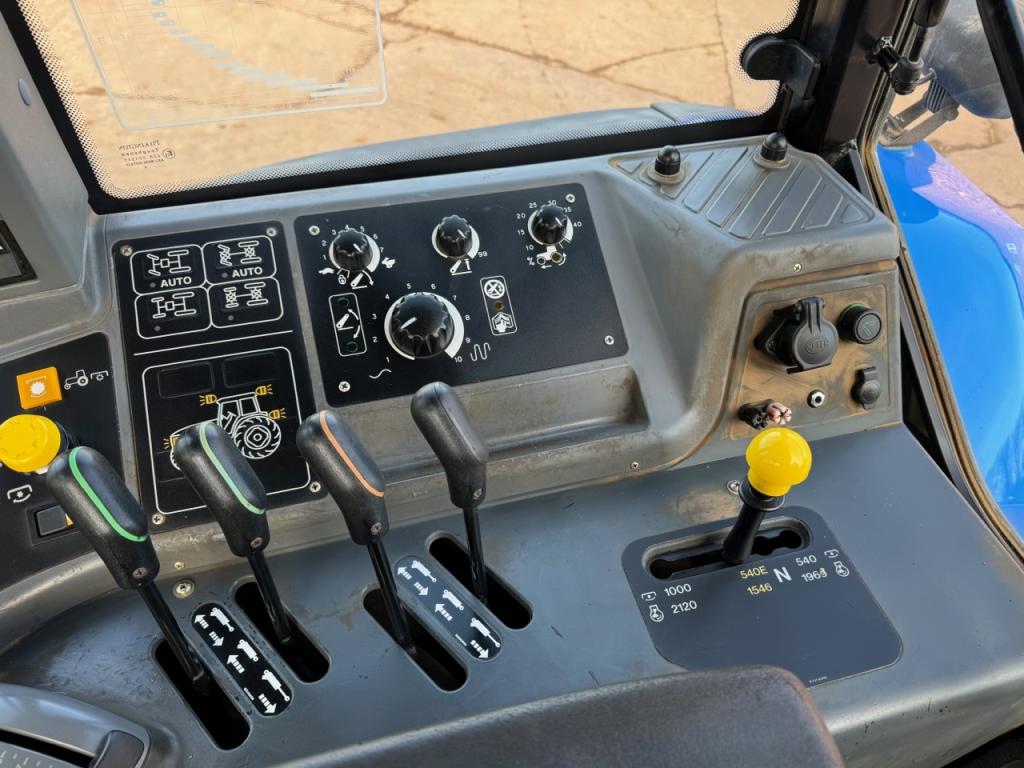 New Holland TM 155