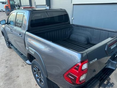 Toyota Hi-Lux Invincible X 2.8 Diesel