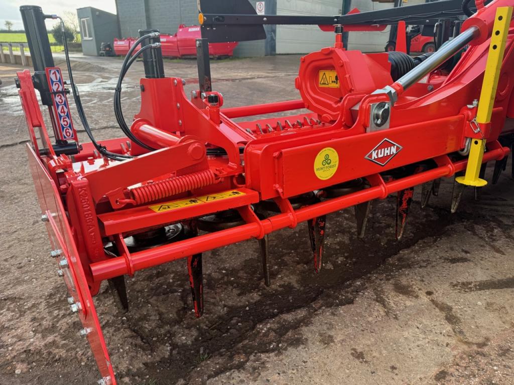 Kuhn HR 5030R 5 Metre hydraulic folding power harrow