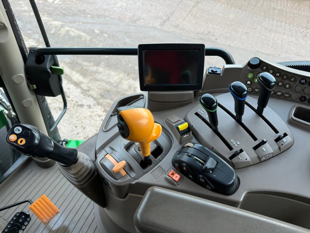 John Deere 6150R