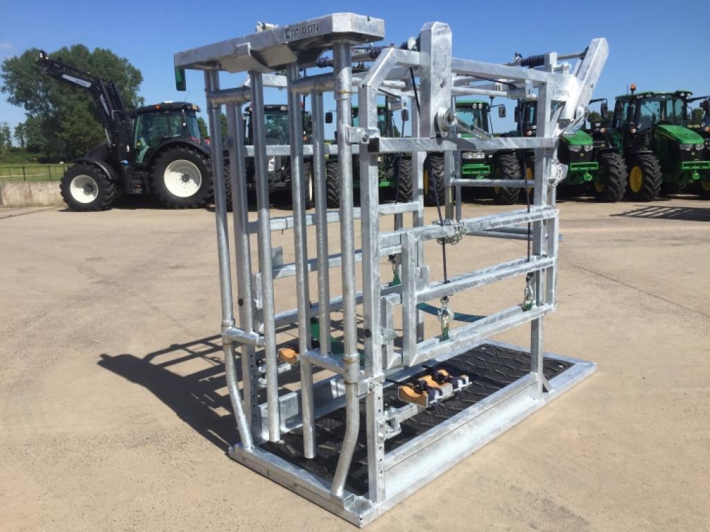Condon Engineering hoof paring crate