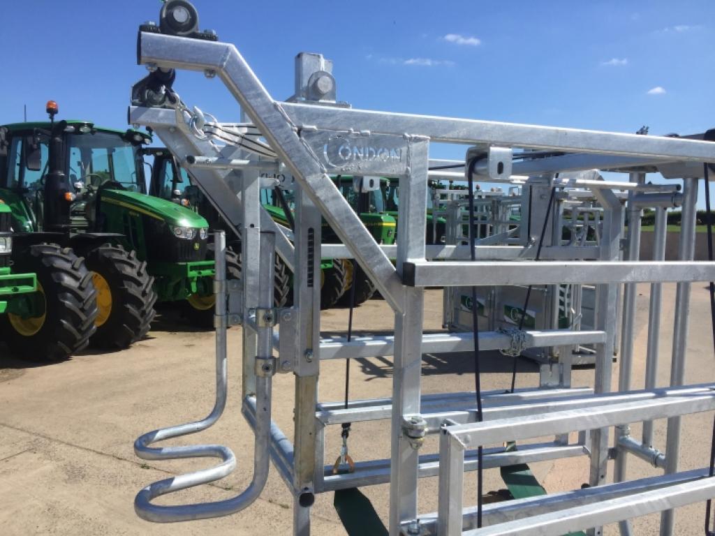 Condon Engineering hoof paring crate