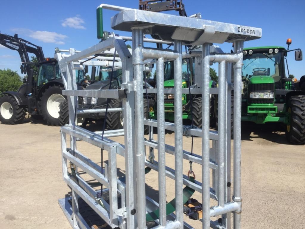 Condon Engineering hoof paring crate