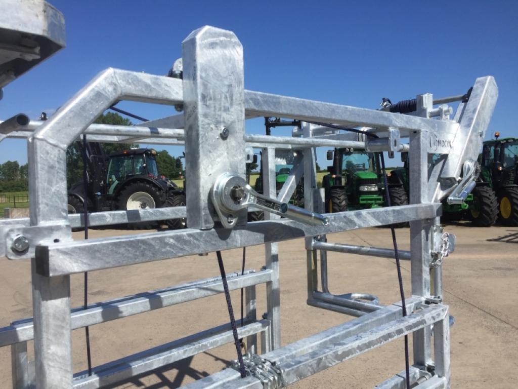 Condon Engineering hoof paring crate