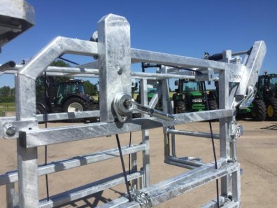 Condon Engineering hoof paring crate