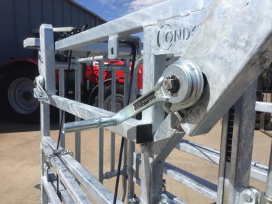 Condon Engineering hoof paring crate