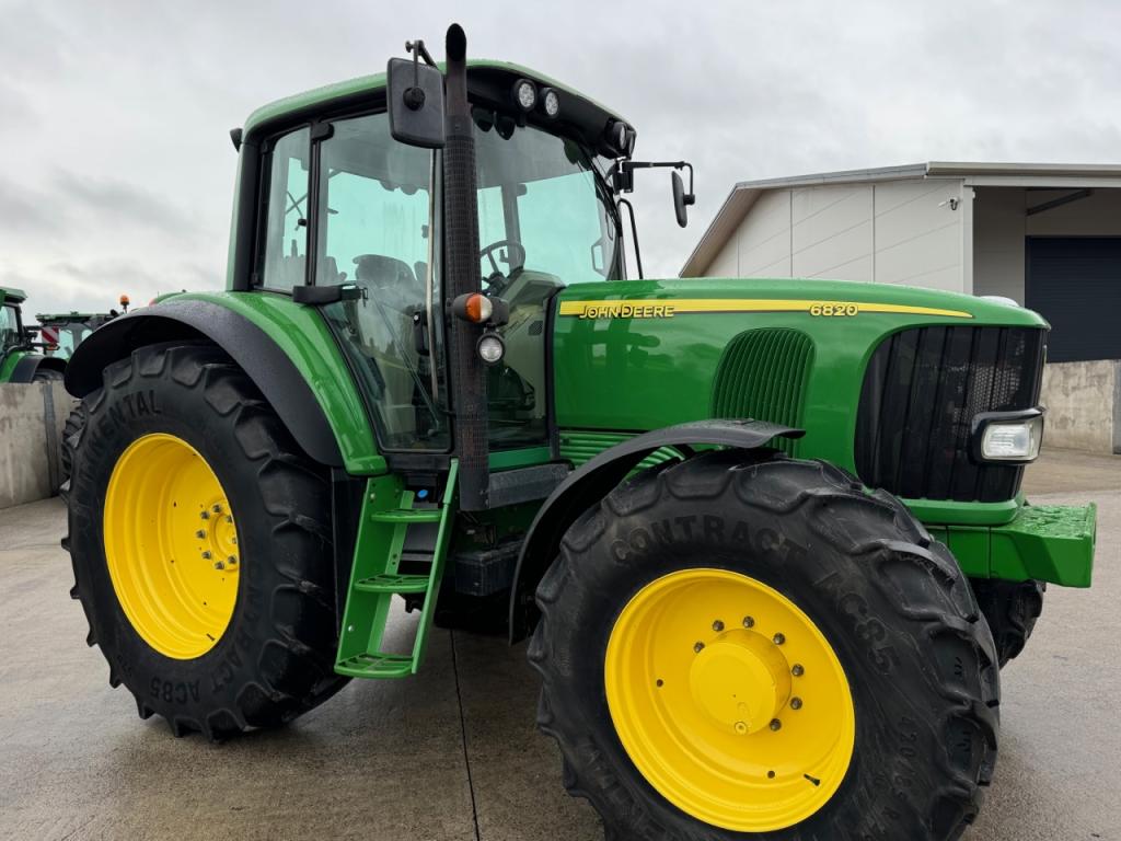 John Deere 6820