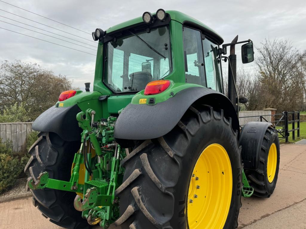 John Deere 6820