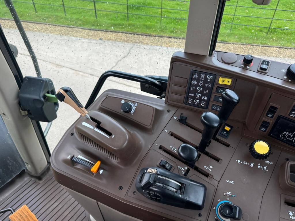 John Deere 6820