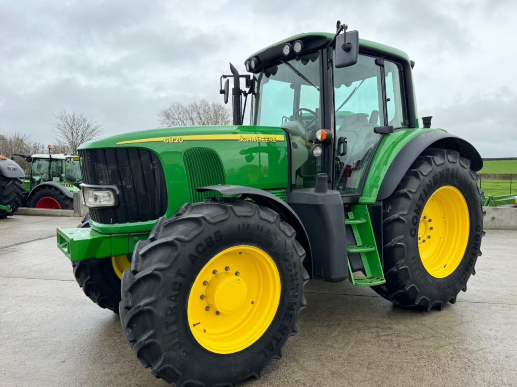 John Deere 6820