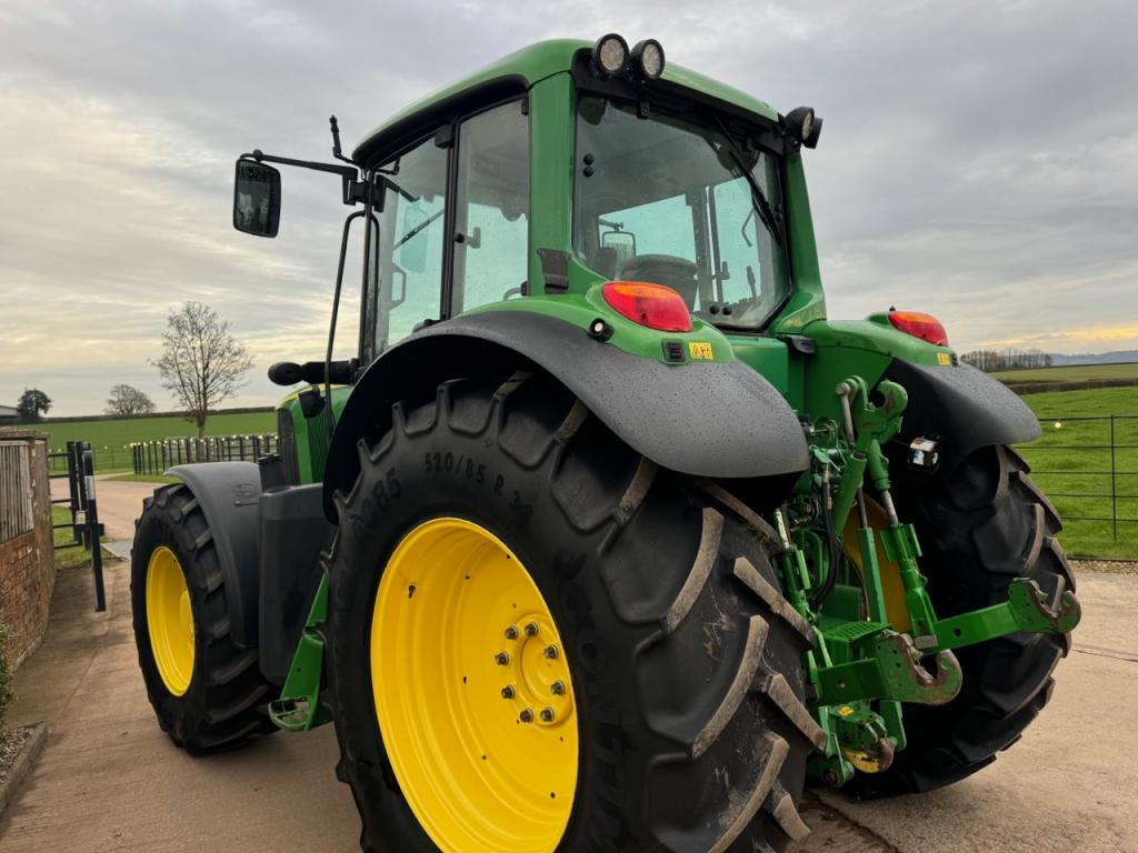 John Deere 6820