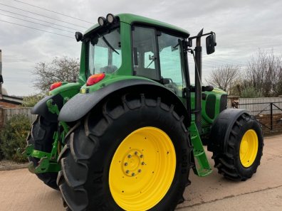 John Deere 6820